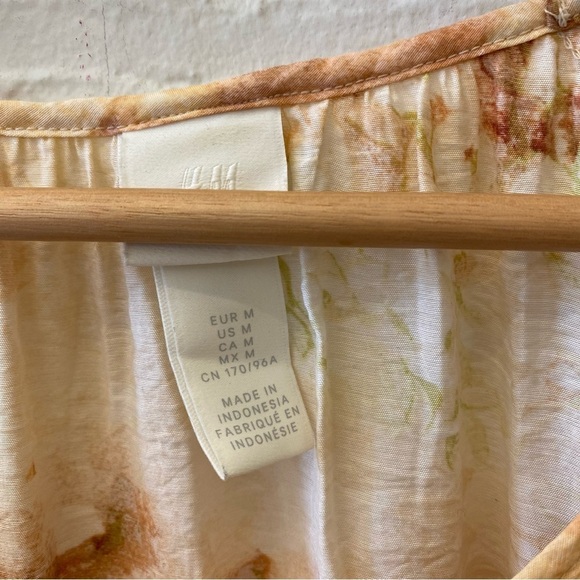 H&M || Airy Hydrangea Floral Mini Dress Medium - Picture 6 of 10